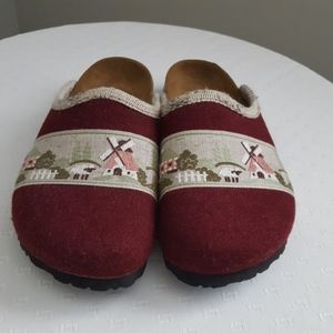 ISO Farm Sheep Windmill Clog